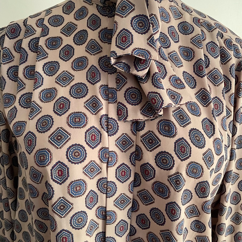 Alfred Dunner Cream and Blue Blouse with Elegant Design